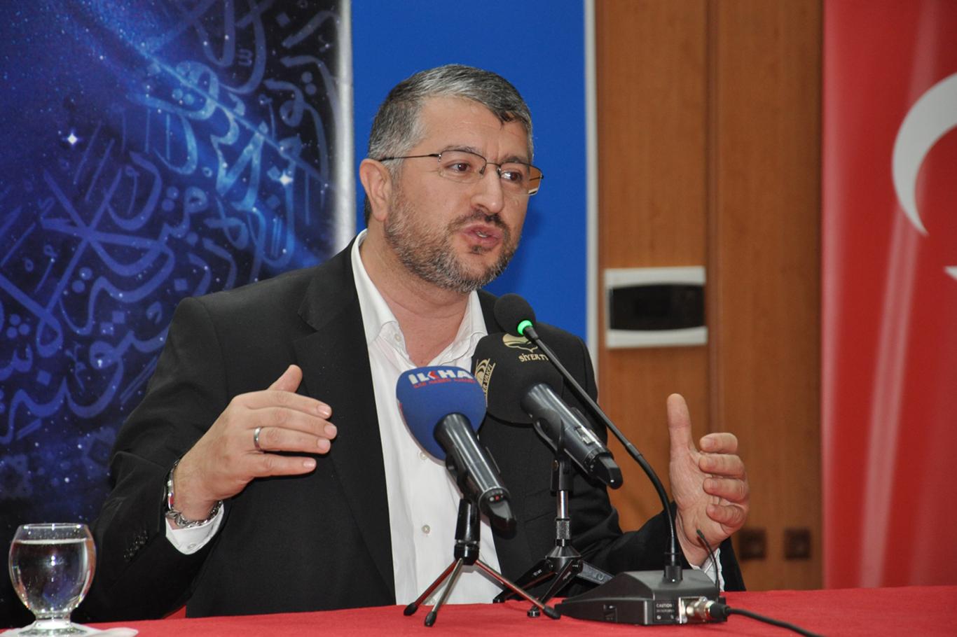 "Ahlak meselesini anlamasak İslam'ın birçok meselesini anlamayacağız" "Ahlak meselesini anlamasak İslam'ın birçok meselesini anlamayacağız"